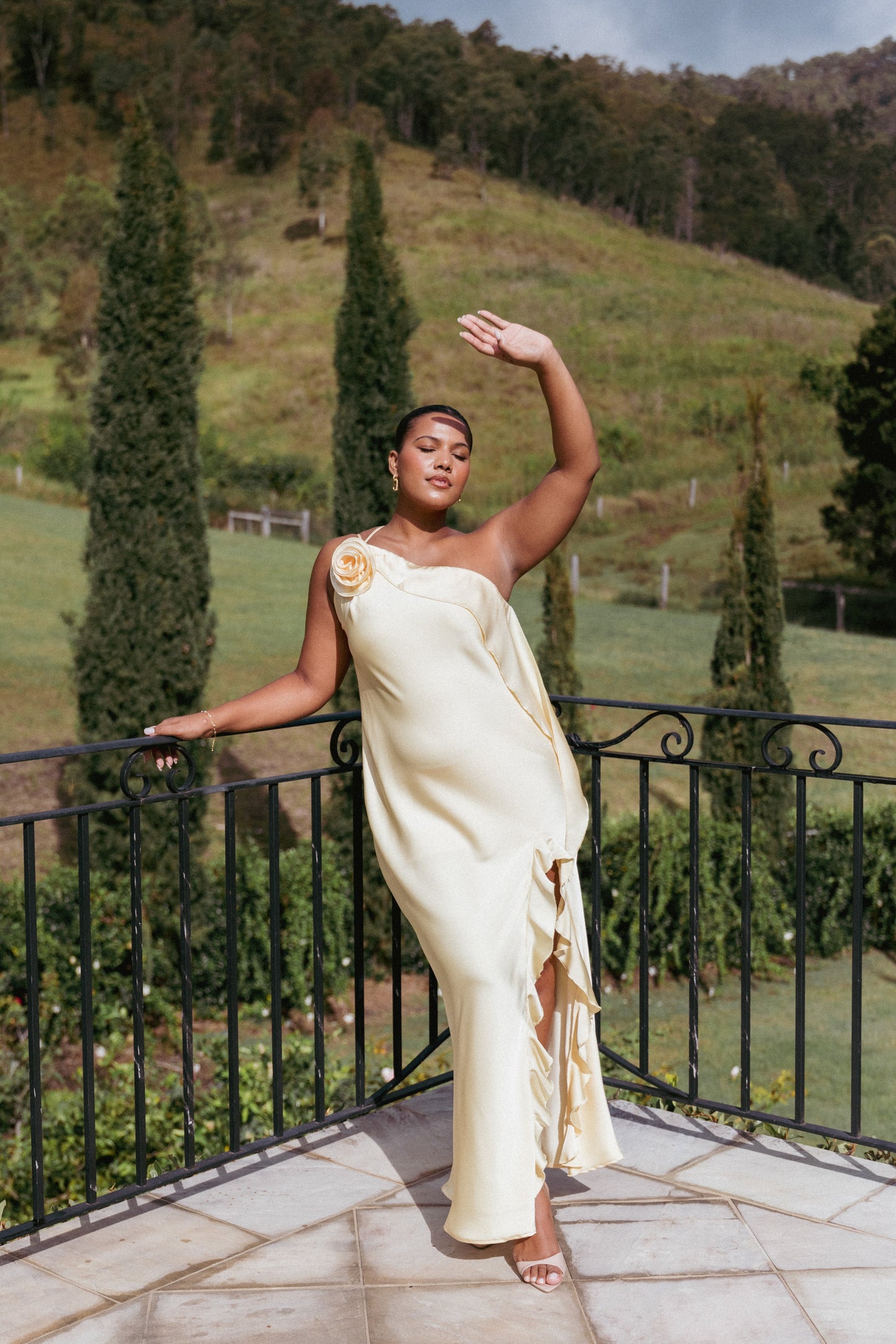 Robe de demoiselle d'honneur longue asymétrique – Jaune - Valerelle