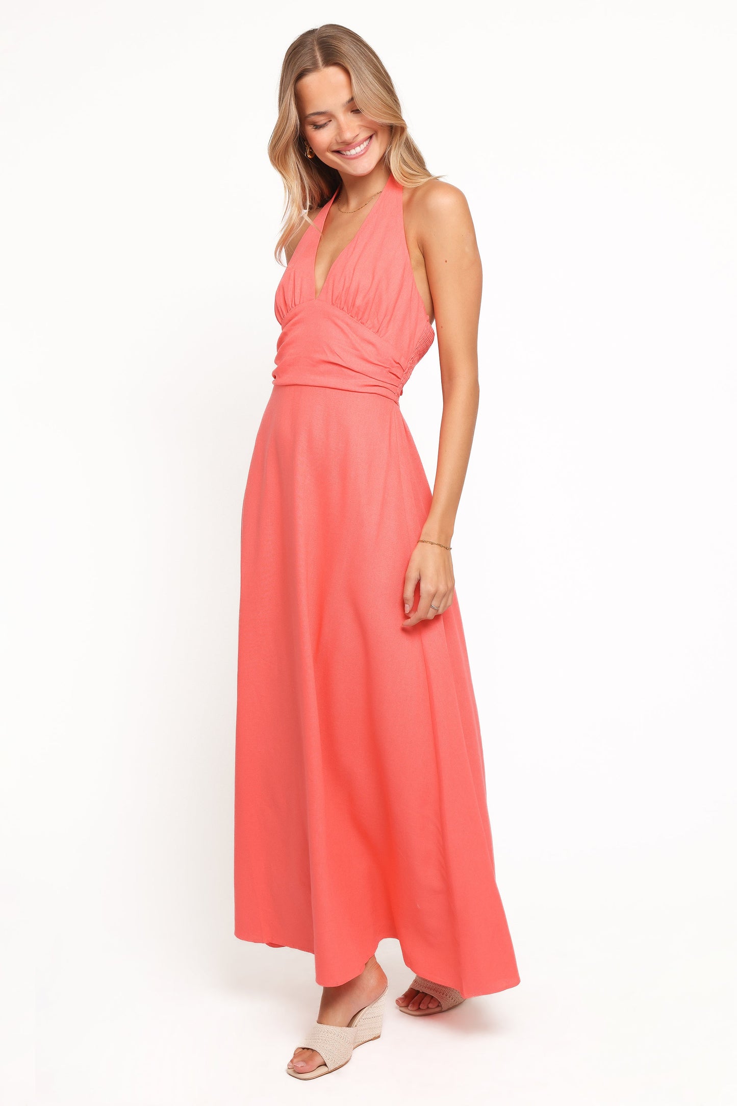 Robe de demoiselle d'honneur longue col licou – Corail - vue 3 - Valerelle