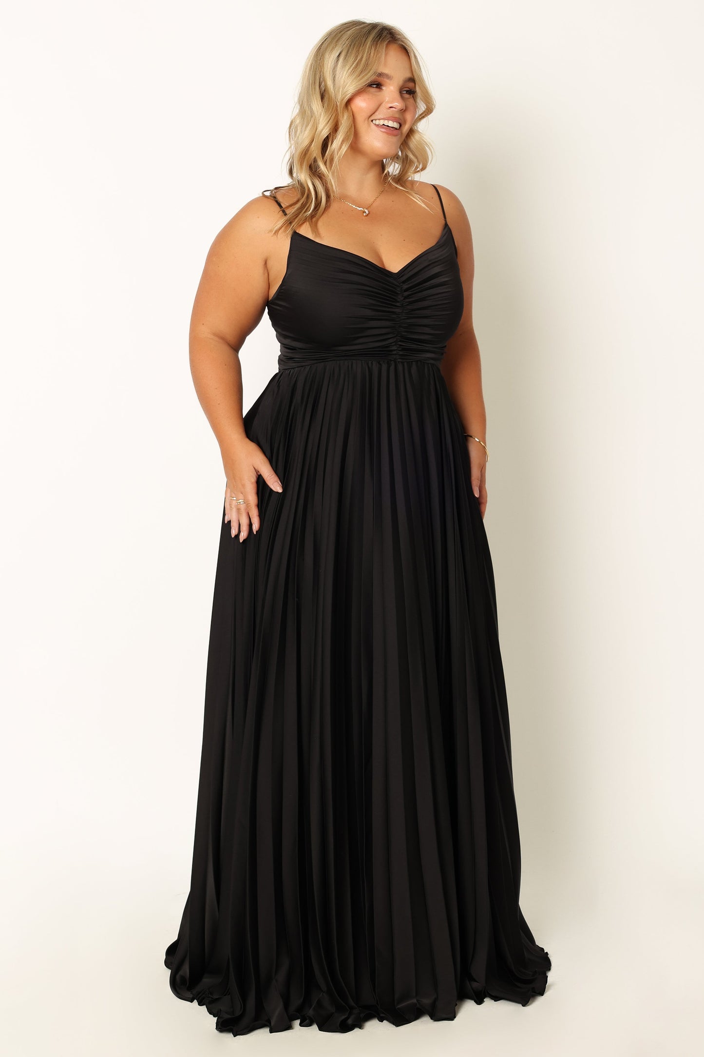 Robe d'invitée de mariage longue plissée – Noir - vue 3 - Valerelle
