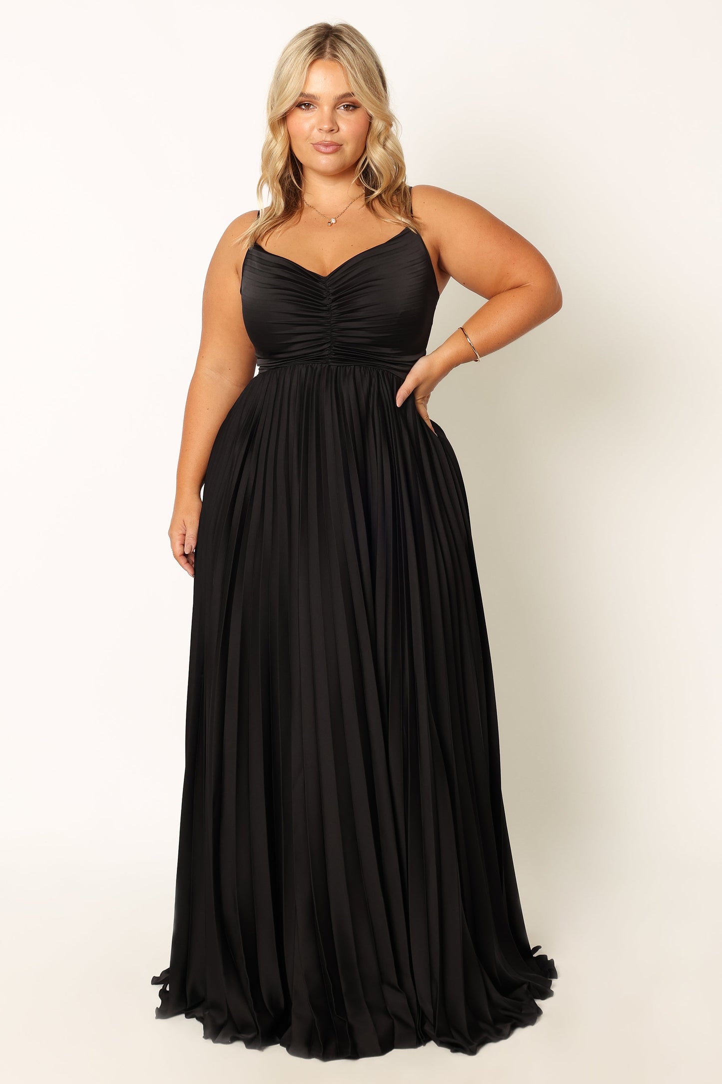 Robe d'invitée de mariage longue plissée – Noir - Valerelle
