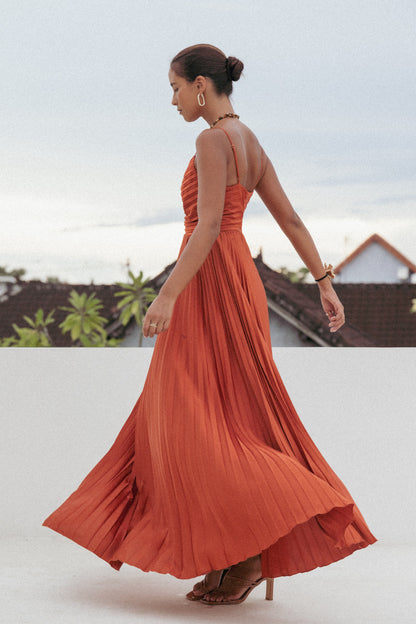 Robe d'invitée de mariage longue plissée – Orange - Valerelle