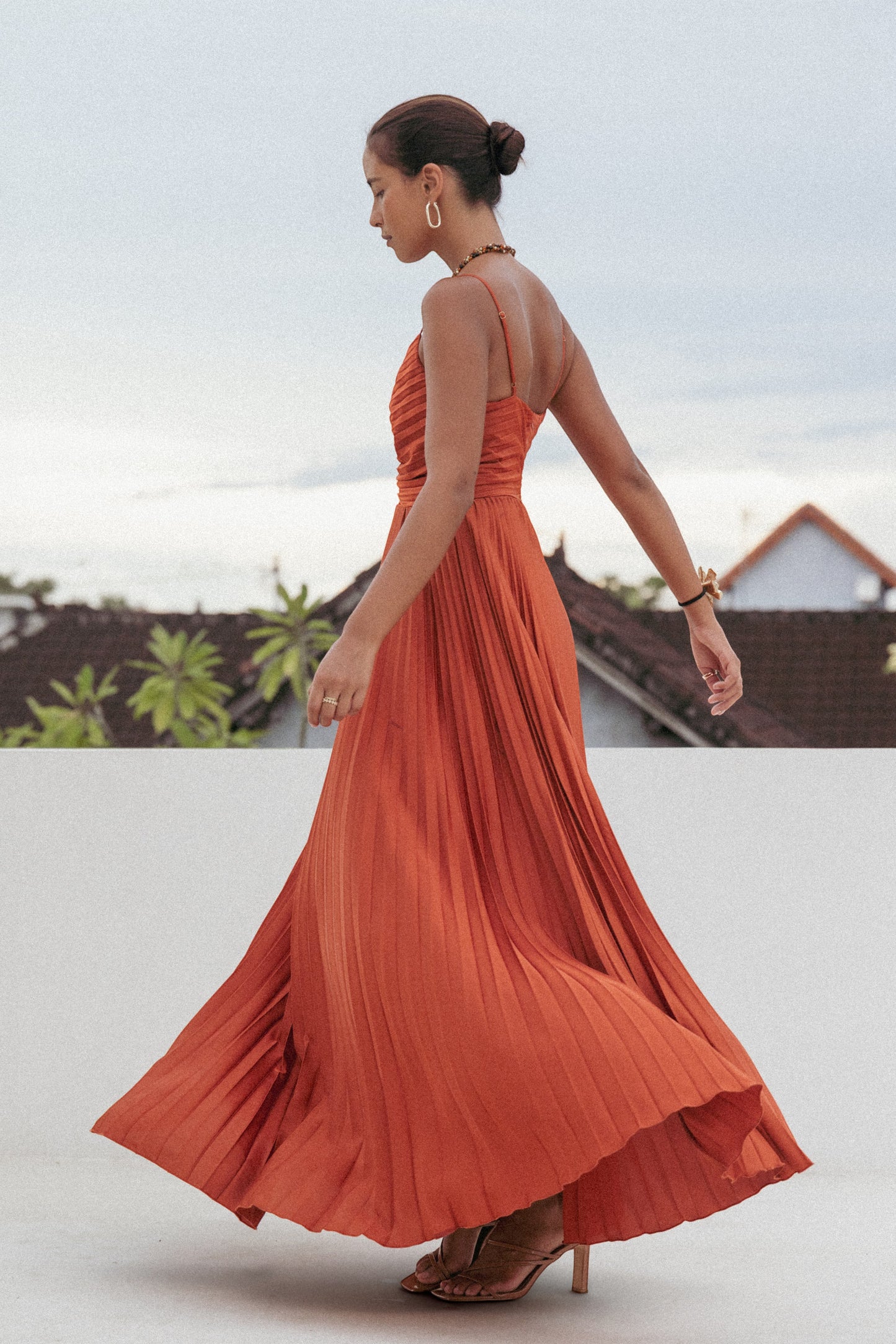 Robe d'invitée de mariage longue plissée – Orange - Valerelle