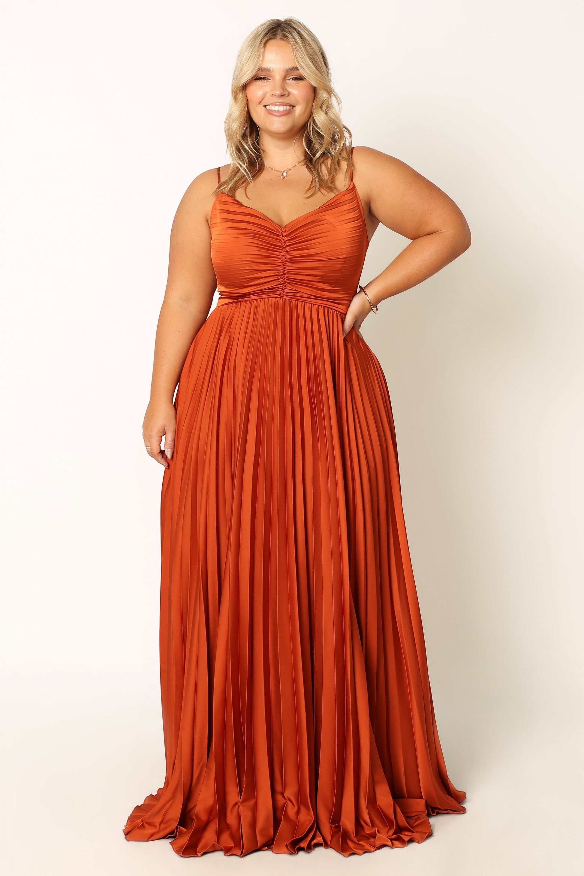Robe d'invitée de mariage longue plissée – Orange - vue 3 - Valerelle