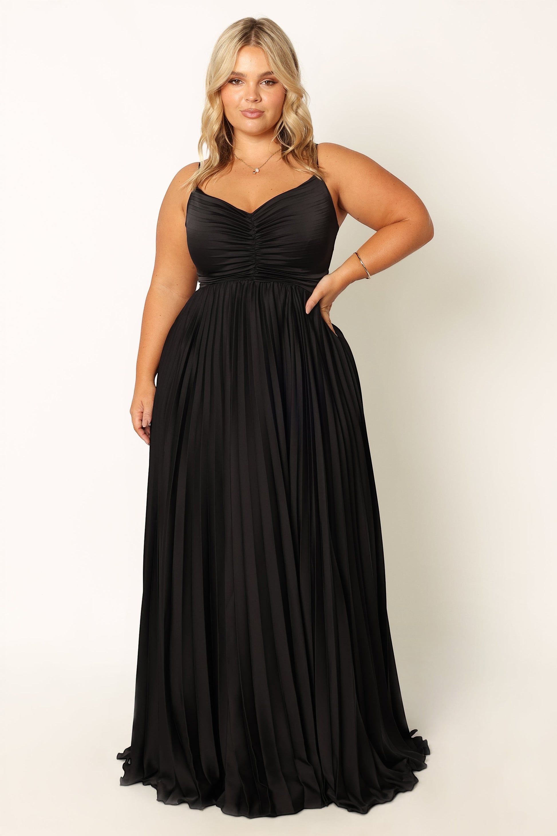 Robe d'invitée de mariage longue plissée – Noir - Valerelle