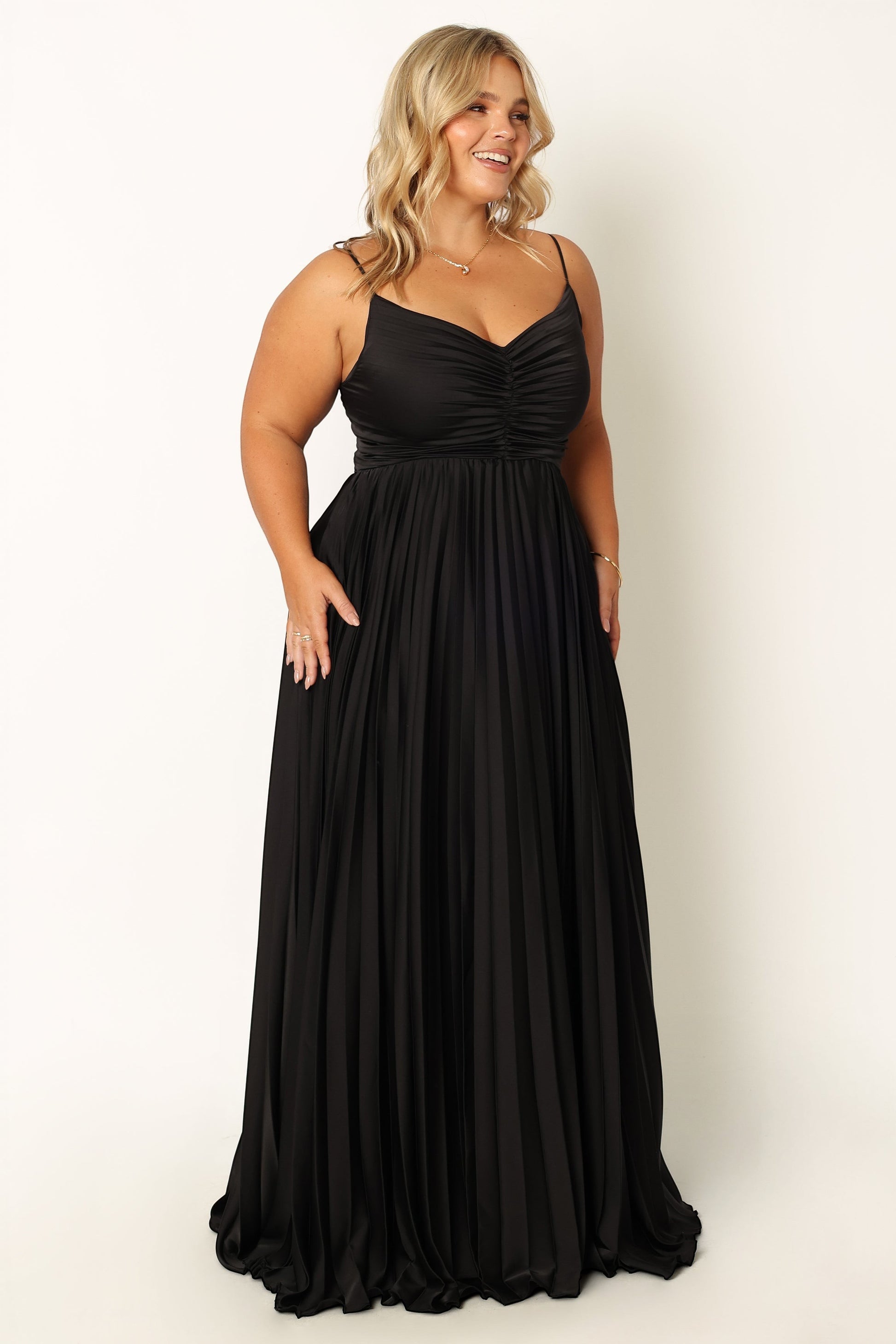 Robe d'invitée de mariage longue plissée – Noir - vue 3 - Valerelle