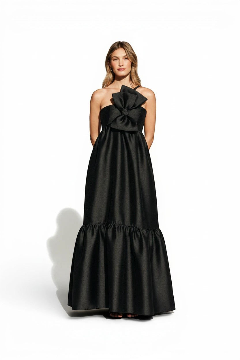 Robe de cocktail longue noire Valerelle avec un grand nœud décoratif sur le buste et une coupe fluide élégante