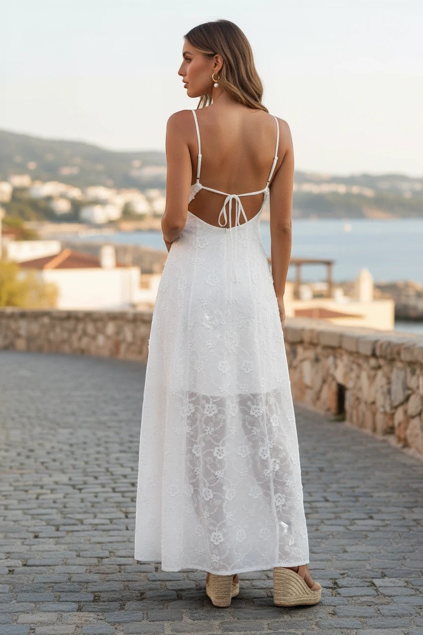 Robe de demoiselle d'honneur Valerelle longue et blanche en dentelle florale avec dos nu et fines bretelles