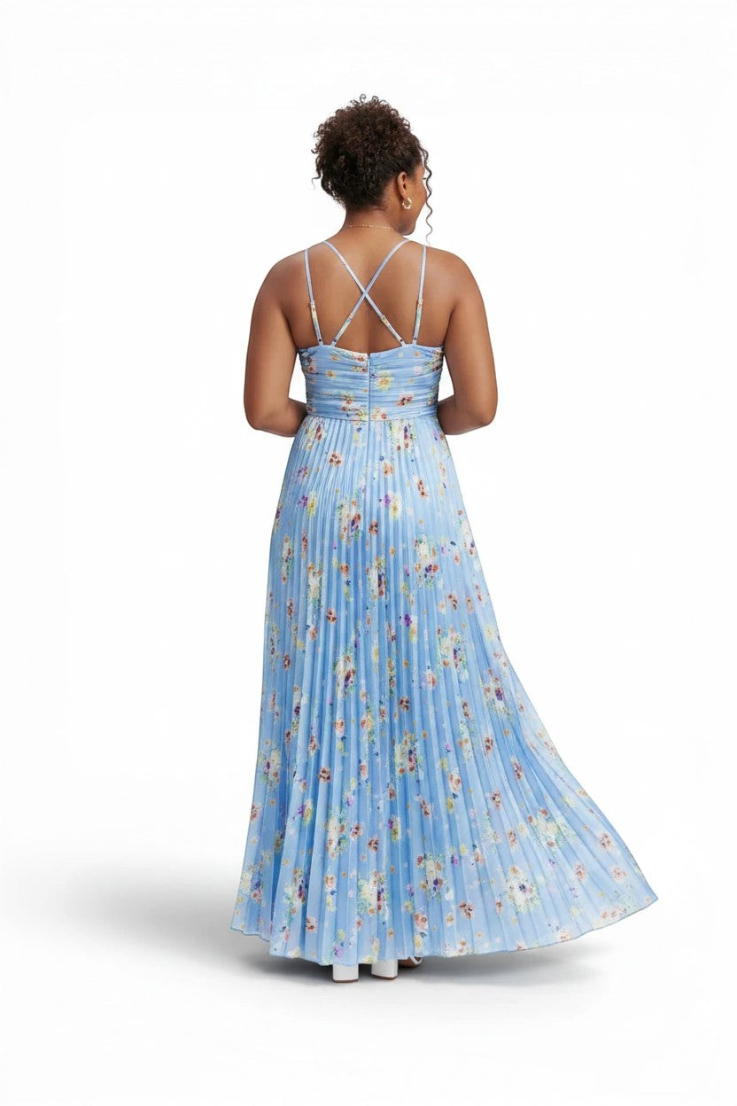 Robe longue Valerelle plissée bleu ciel à imprimé floral, dos nu avec fines bretelles croisées, vue arrière.