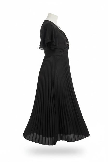 Robe de soirée midi noire Valerelle avec jupe plissée fluide et manches courtes, vue de profil sur mannequin